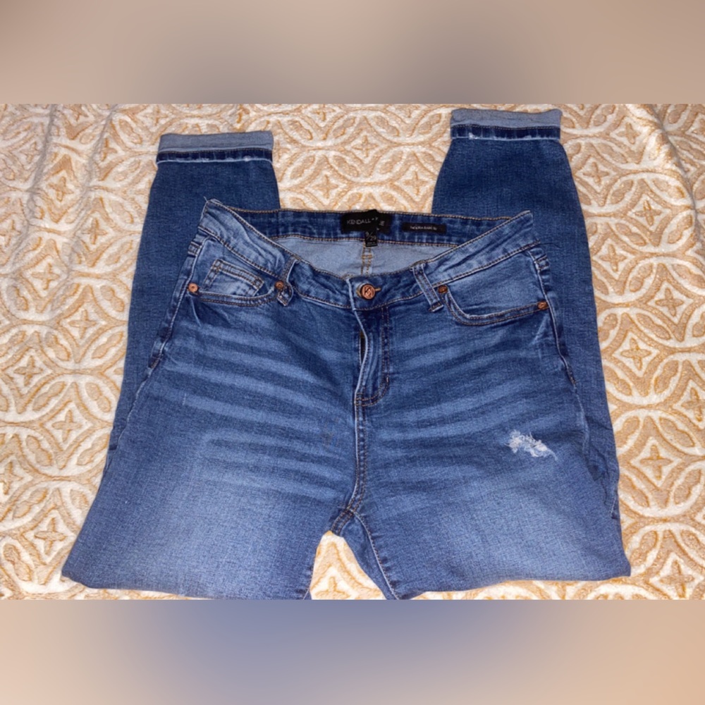 Kendall and Kylie skinny Jean